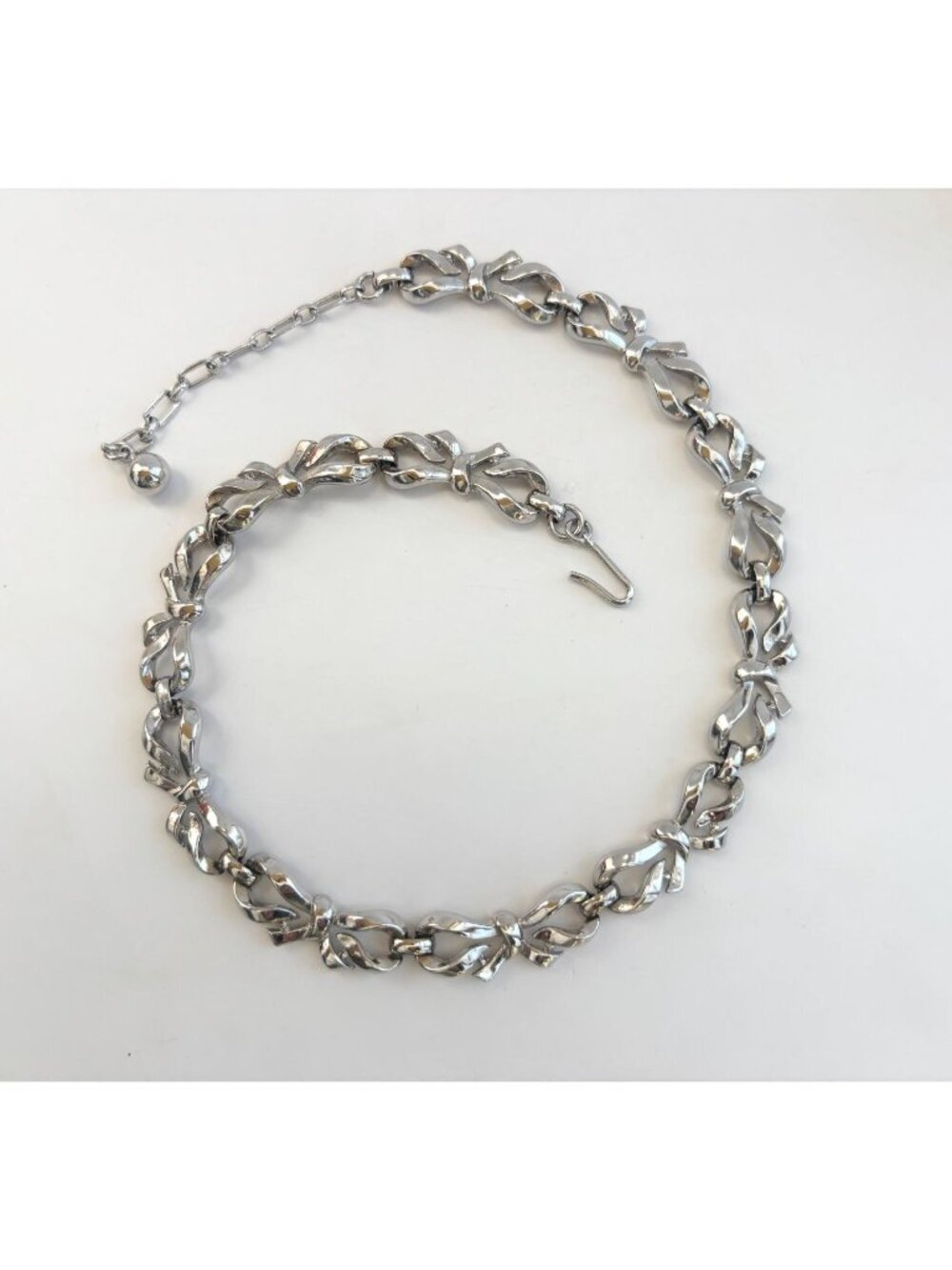 Ribboned Bow Silver Toned Vintage Chainlink 80's Necklace